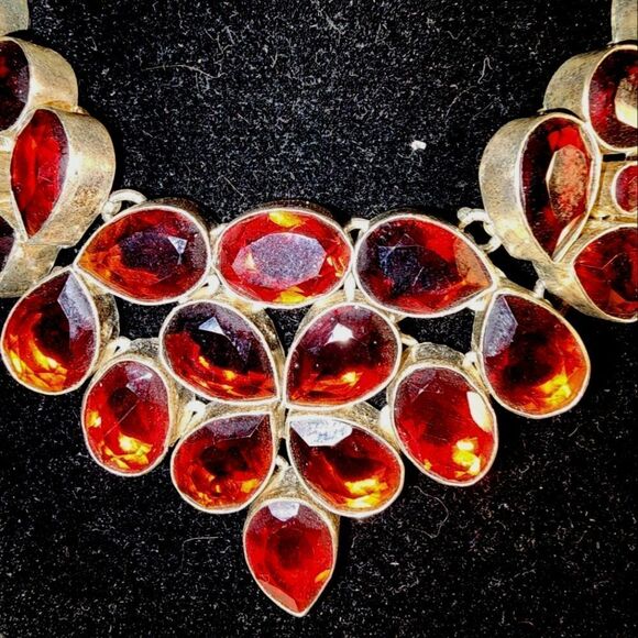 Elegant Red Necklace - Picture 4 of 4